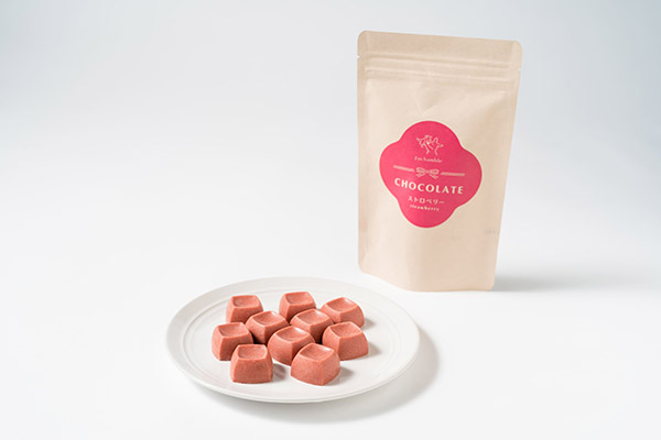 straightpress's tweet image. 妊婦に寄り添う“生命をはぐくむチョコレート「Enchamble」”が母の日に新登場

▼記事はコチラ↓
straightpress.jp/20230512/894532

生命をはぐくむチョコレート「Enchamble」で、妊婦に必要な栄養を補給し、癒しのひとときをすごしてみては。@straightpress #SpinLife