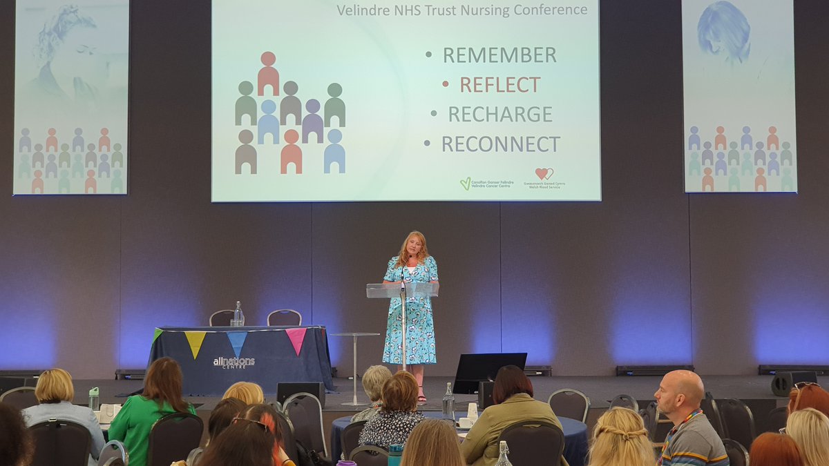 Dyma <a href="/NWilliamsABMU/">Nicola Williams</a>, ein Cyfarwyddwr Nyrsio, Proffesiynau Perthynol i Iechyd a Gwyddor Iechyd, yn agor ein Cynhadledd Nyrsio arbennig yng Nghanolfan yr Holl Genhedloedd yng Nghaerdydd.

#NyrsysFelindre23