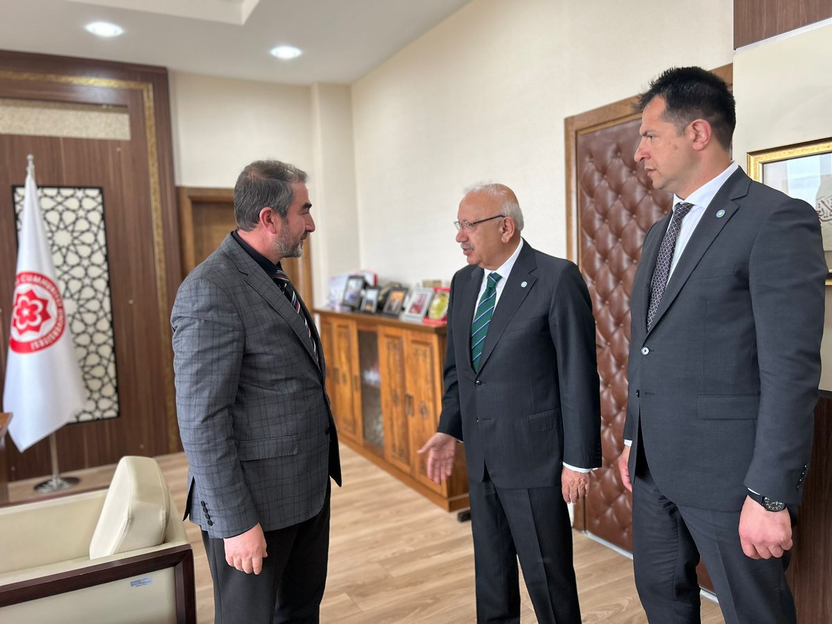 CDaggez's tweet photo. Sivas Cumhuriyet Üniversitesi Rektörü Sayın Alim Yıldız, Rektör Yardımcıları Sayın Ünal Kılıç ve Sayın Hakan Yekbaş'ı, milletvekili aday arkadaşlarım Sayın Serap Bozpolat Ayan, Sayın Merve Yıldız Yaray, İl Başkanımız Sayın Volkan Karasu, Merkez İlçe Başkanımız Sayın Melih Uçmaz ve İl Gençlik Kolları Başkanımız Sayın Buğrahan Yeşilkaya ile birlikte teşkilatımızın da katılımıyla ziyaret ettik.
Kendilerine sıcak karşılamaları ve samimi misafirperverlikleri için teşekkür ederim.