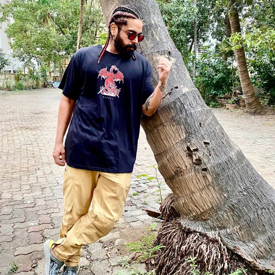 Jaskiran Singh looking dashing in our fierce dragon tshirt by Mayuri Isame! 

#oversizedtshirt #redesyn #casual #keepitsimple #cool #casualstyle #casualoutfit #look #lookoftheday #picoftheday #instalook #instagrammer #instagram #instalike #dragon #redesyn