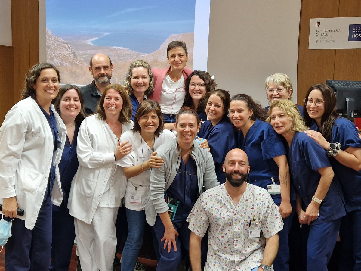En el #diadelainfermera entregam el I  premi a la Infermera de l'any a Aurora Garcia Bujes adscrita al servei d'Urgències de <a href="/HManacor/">Hospital de Manacor</a> . Ella és la representant de les infermeres aquest any amb una visió integral, amb empatia amb els pacients, amable i molt resolutiva.