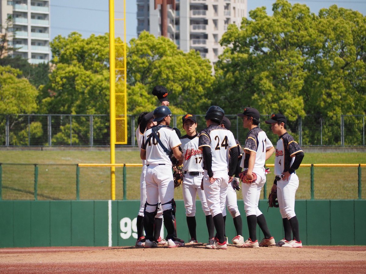 2023 5.9 春リーグ
vs日本福祉大学①

愛教|221000021|8
日福|11120302×|10

投)鵜飼→大村→野田→瀧本
捕)岩垣

リーグ戦後半1試合目、初回から順調に得点を積み重ねるも、エラーも絡み投手陣がリードを守りきれず、6回に同点の場面から大村が勝ち越しタイムリーを浴び、そのまま敗戦となりました。