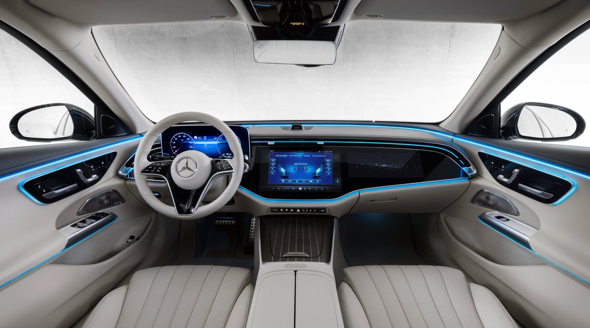 Mercedes-Benz E-Serisi’nin net tasarımı önemli detaylara odaklanmıştır:
Dış mekanda mükemmel orantılar ile zamana uygun lüksü keşfedin.

#Mercedes #MercedesBenz #MercedesESerisi #ESerisi #MercedesBenzYiğitler #Yiğitler
