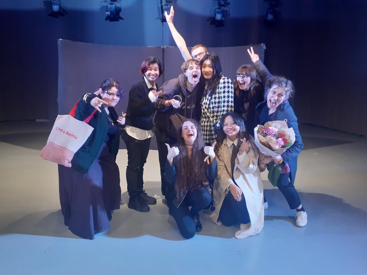 suac_urca's tweet image. À l'occasion de la cérémonie de clôture du festival Bulles à Brac Festival, les étudiant.e.s de l'atelier théâtre du SUAC de l'@universitereims, ont reçu le prix "Coup de cœur étudiant" pour la pièce "Et sinon... ça va ?". Merci à Nathalie Azam et @Crous_Reims pour l'organisation