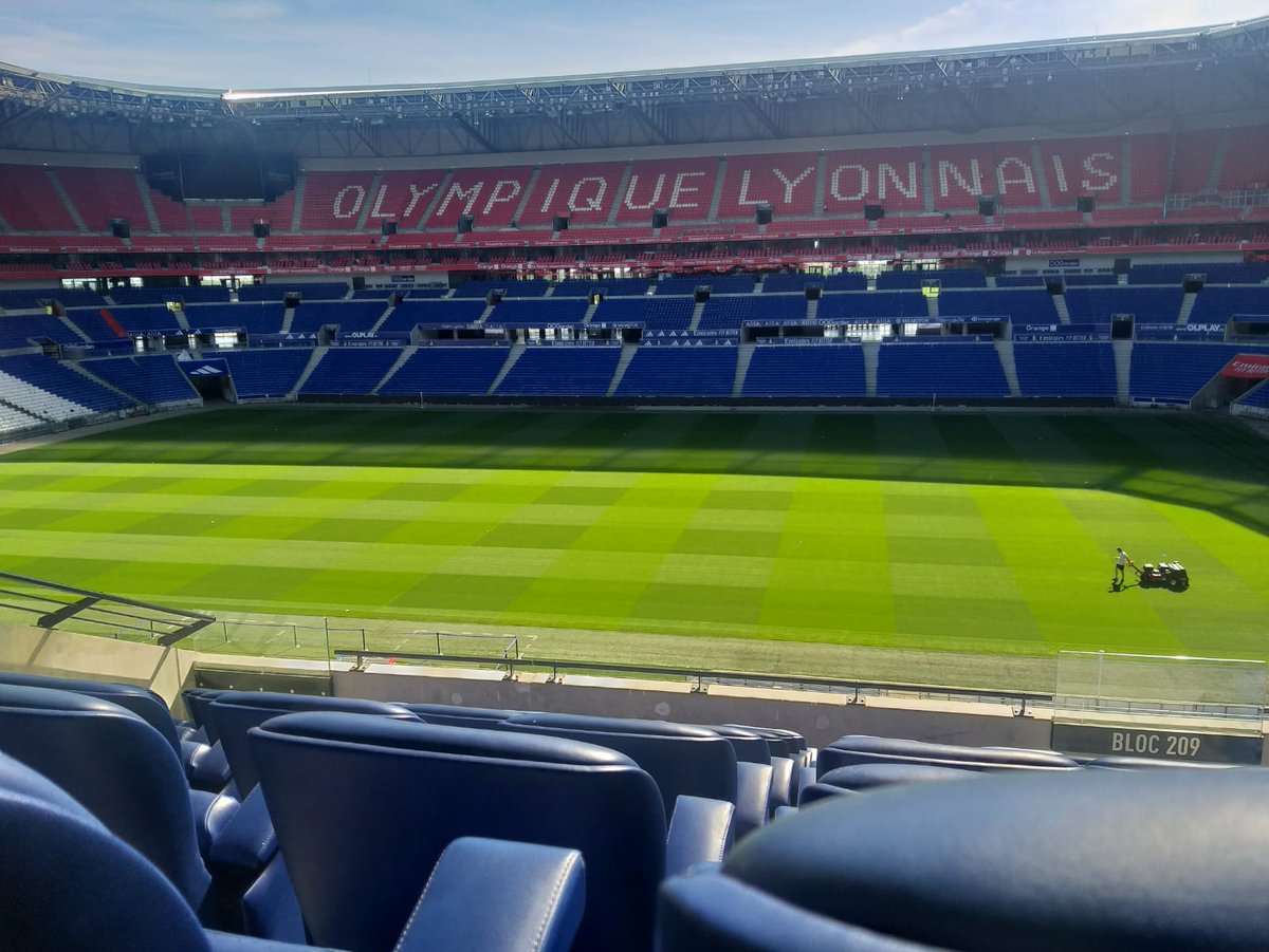 Le 4 mai, six élèves de 1 CAP Maroquinerie sont allés à Décines pour le Forum Régional Enactus au Groupama Stadium de l’Olympique Lyonnais.
Ils ont présenté leur projet Gaïa qui consistait à faire des jardinières à hauteur de personnes âgées et / ou en situation de handicap.