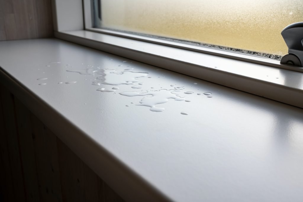 damp_advanced's tweet image. 🌬️ Tired of dealing with window condensation in winter? ❄️ 

Check out these tips to keep your windows clear: proper ventilation, using dehumidifiers, &amp;amp; adding insulation. 

Say goodbye to foggy views! 🏠💨

bit.ly/3o2maGR

#window #windowcondensation #windowcleaning