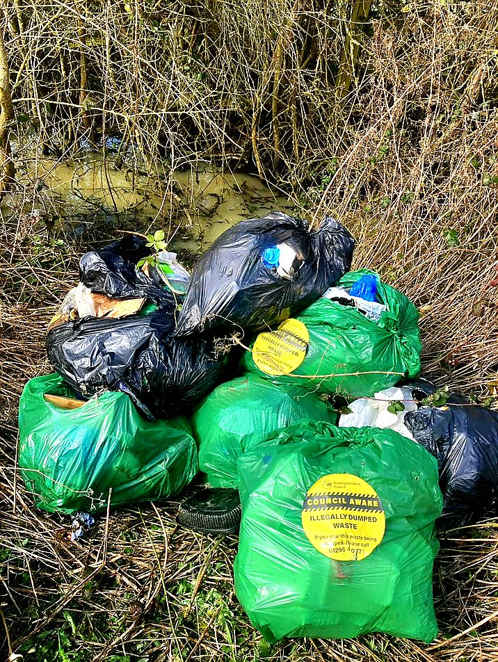 BucksFlyTipping's tweet photo. London firm failed #wastedutyofcare and has now paid £300 FPN after waste from their work at Bletchley, MK was found dumped illegally at Weasel Lane (Cycle Route 51), Newton Longville, Bucks Mar'23
Traced from evidence found in the waste - ca$h payment to carrier
#SCRAPflytipping https://t.co/fbtgnC015e