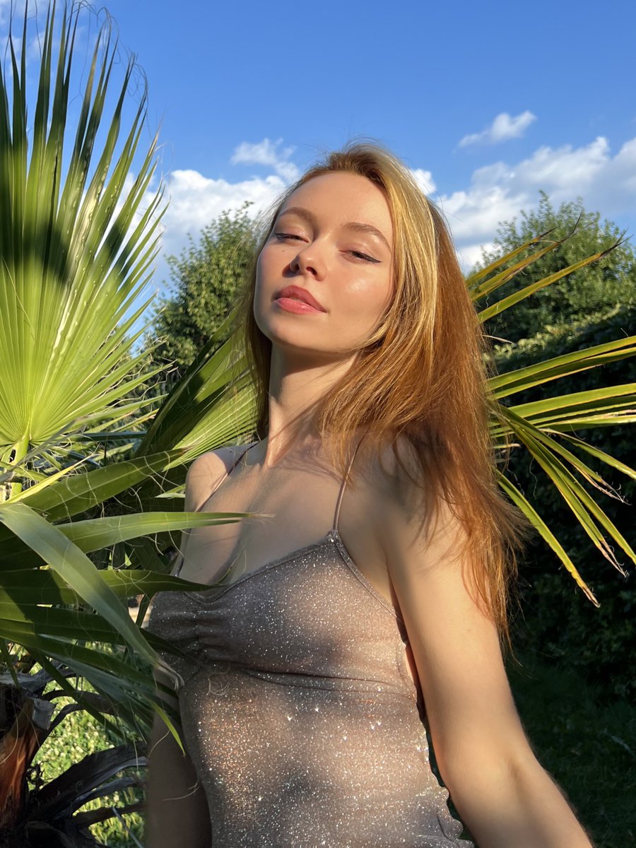 kokaarty's tweet photo. 🎂Happy Birthday KOKA🎂!Hehe🥳 Wish you a super amazing day my beloved web3 kitties✨ 

May all the good you have done be multiplied Х1000 and come backs 🫶🏻
❤️❤️❤️Love you fam🥹❤️❤️❤️ #kk #nftarti̇st https://t.co/TW0bjh4Ey5