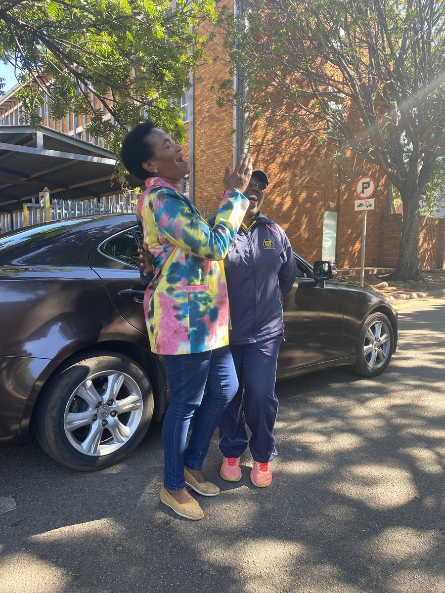 MabrrBrenda's tweet photo. Never a dull moment 🥰😘 https://t.co/JQfT2f6Bpa
