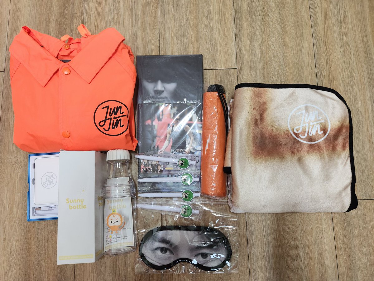 전진 굿즈 일괄 3.0 양도합니다!
무릎담요는 끝에 하자 사알짝 있어요😭
📦우체국택배 착불
<a href="/sh_salesbot/">신화 앨범/굿즈 양도봇</a> 
open.kakao.com/o/svnxLM9e
오픈톡으로 연락주세요😊