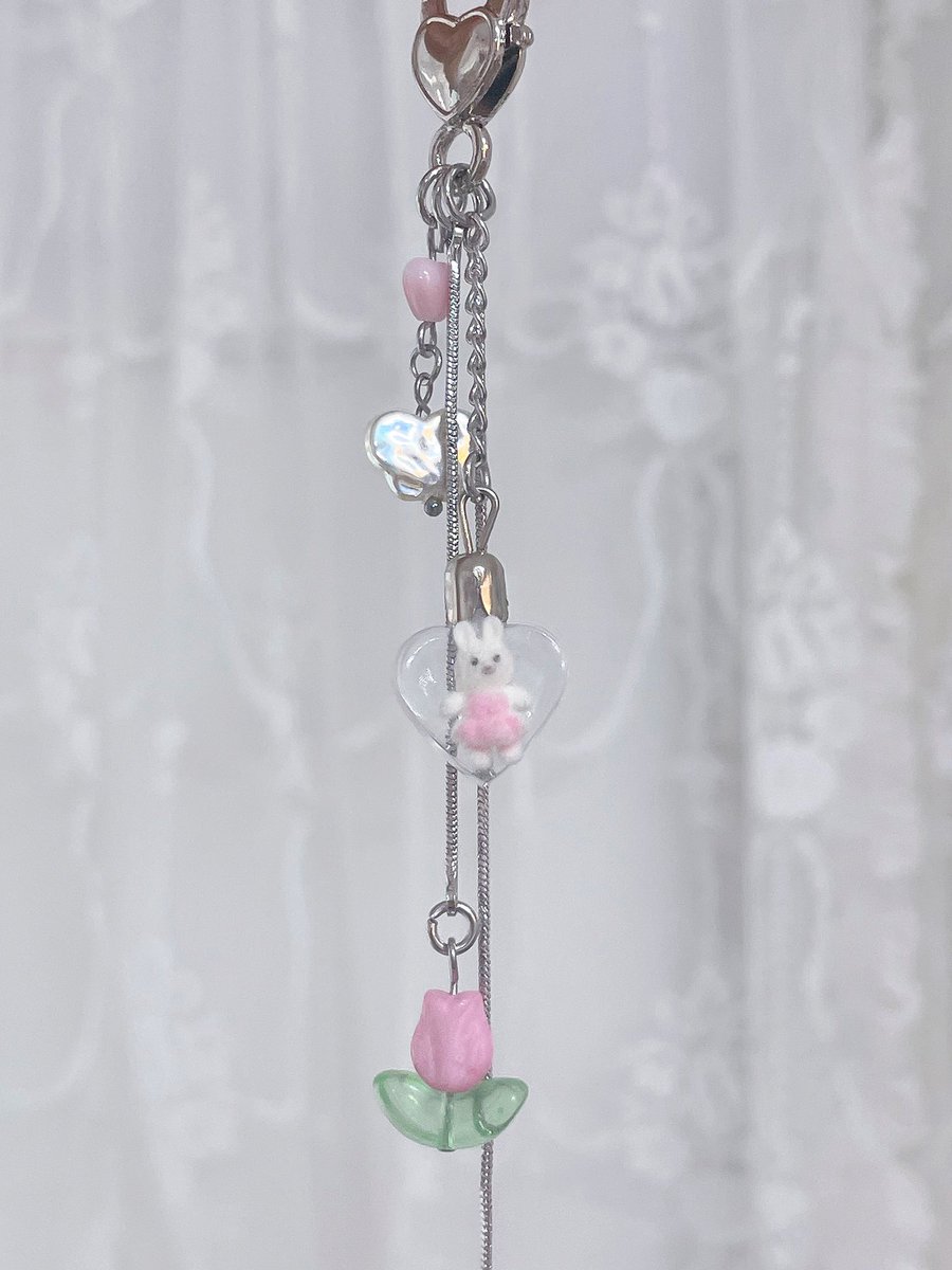 토끼,나비,튤립