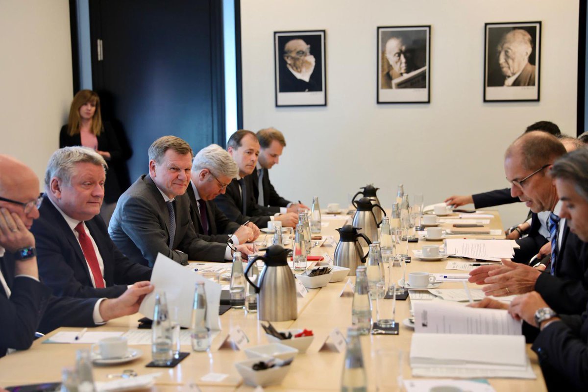 Simon Engelkes tweet media
