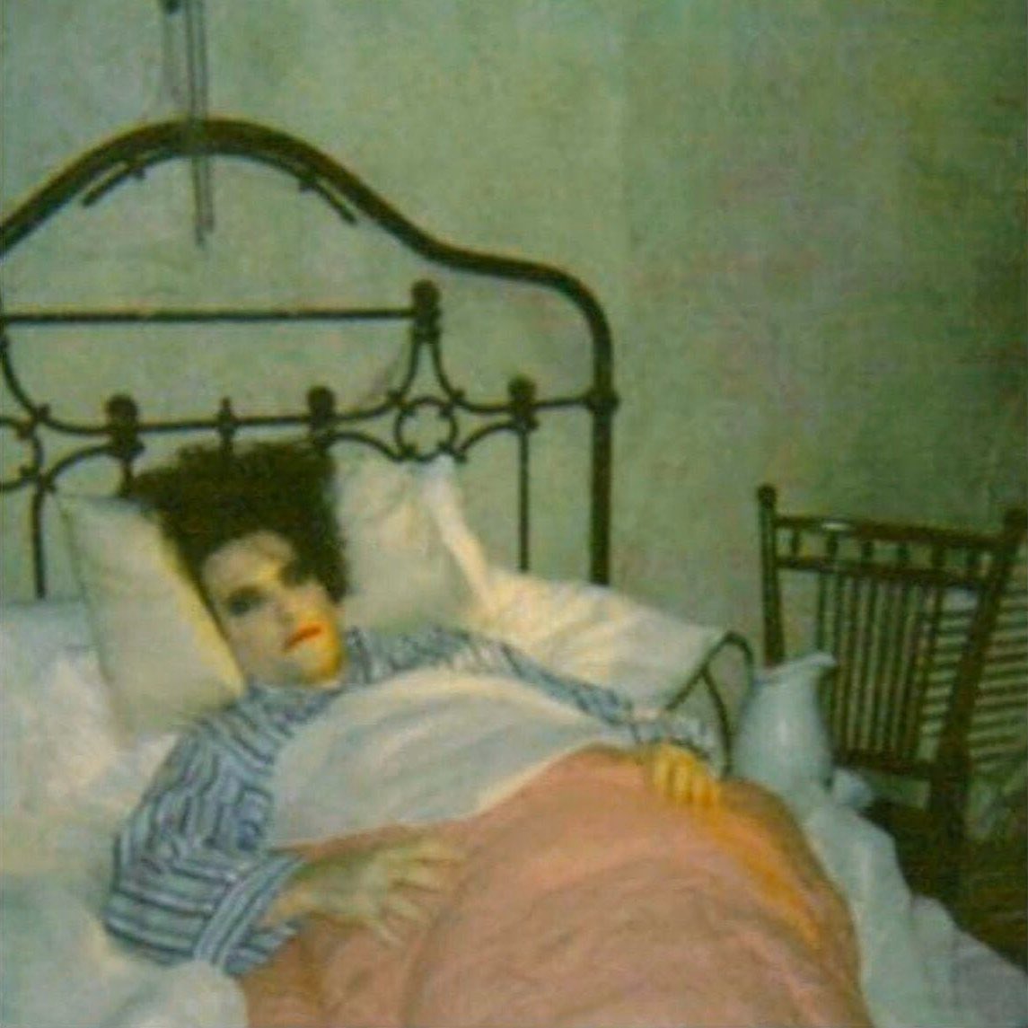 goth_videos's tweet photo. it’s friday i’m depressed https://t.co/MFTOiQe1Jy