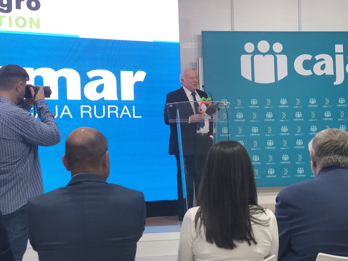 fruittoday's tweet photo. Premio @InfoagroExhibit también para la empresa almeriense @AgrobioSL El gerente José Antonio Santorromán destaca el papel de la industria auxiliar en la agricultura
#infoagro #almeria #agrobio https://t.co/elTNlywVHU
