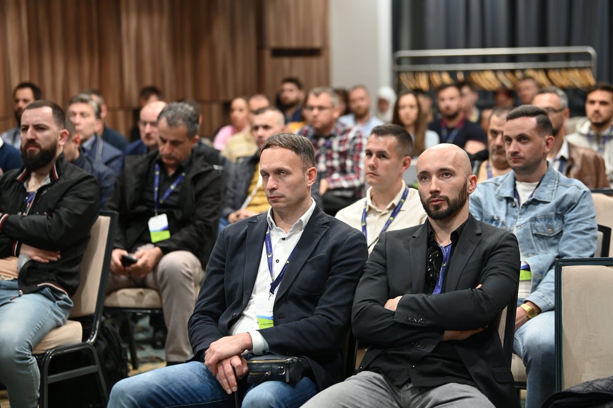 MSCommunityBiH's tweet photo. Kako izgraditi karijeru u polju #CyberSecurity i odakle početi, imali ste prilike čuti na odličnom predavanju koje je održao @JasminAzemovic. #MSCommunityBiH https://t.co/zadKCODEOj