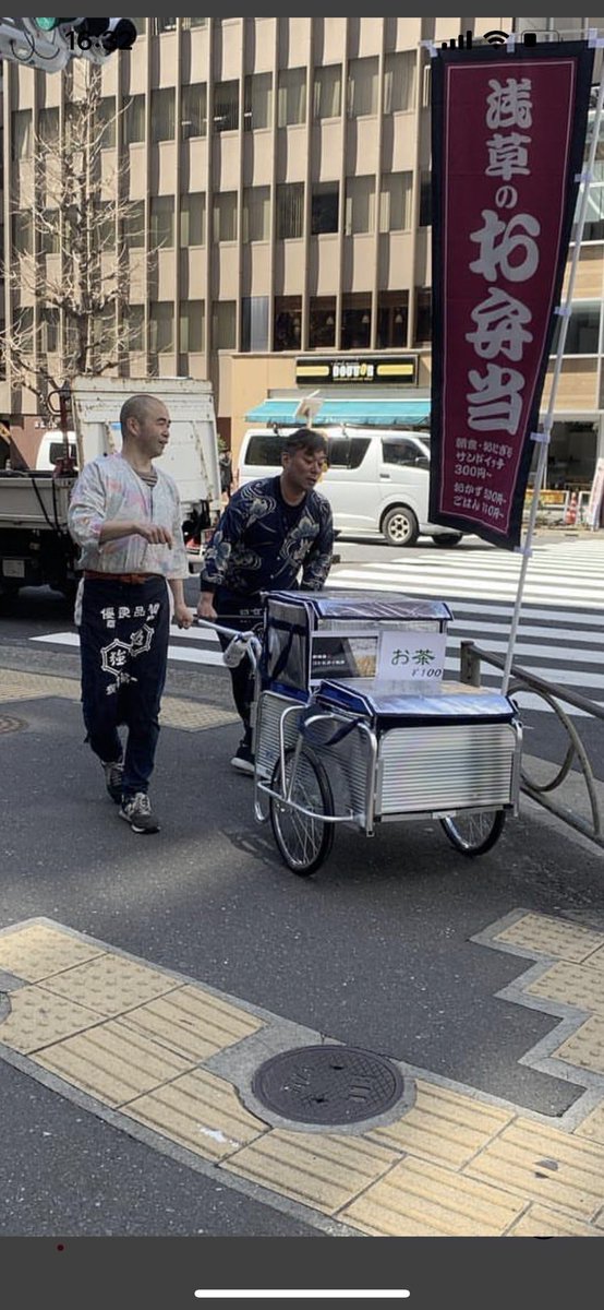 tgsk1115's tweet photo. 行商初日の懐かしい写真出てきた。2019 2/28。初日だけにメニューもほぼない感じ。笑。この場所で売れたの確か4個だったなぁ https://t.co/qq1c6g4vKF