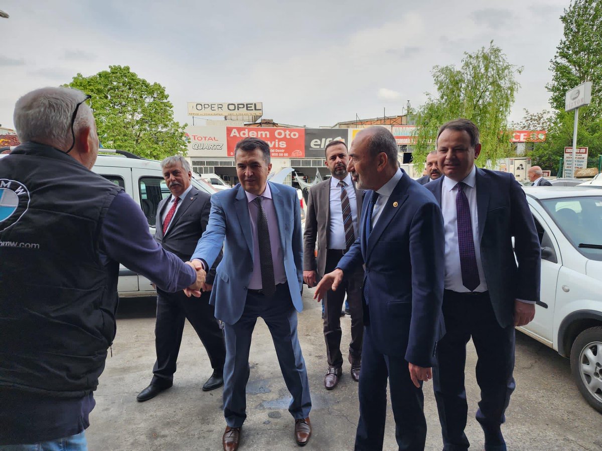 Cemalsatlm1's tweet photo. 📌MHP Genel Başkan Yardımcımız Sn.Yaşar Yıldırım, Ankara Ülkü Ocakları İl Başkanımız Sn. Abdullah Yüksel, Belediye Başkan yardımcımız Sn. Alaattin Sonat ve Etimesgut Ülkü Ocakları Başkanımız Sn. Halil Batur ile birlikte Şaşmaz Oto esnafımızı ziyaret ettik
#cumhurittifakıkazanacak https://t.co/gWeSPscNct