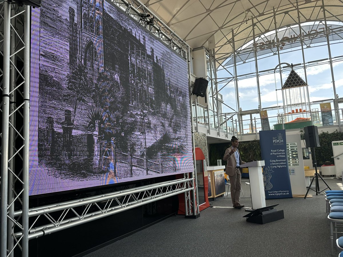 DrAdrianJames's tweet photo. Good to be @rcpsychTrainees conference in Cardiff…Psychiatry beyond prescription. @subodhdave1 speaking on biopsychoscocial model . Great audience Great place Best trainees @chriswalshpsych @RCPsychWales @Rosie_j_g https://t.co/oakWoylHGc