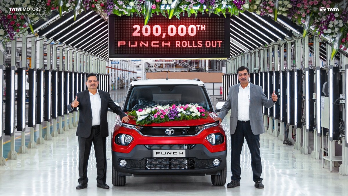 viacarguru's tweet photo. fastest SUV to cross the 1,00,000th production milestone in just 10 months, India’s safest SUV now becomes India’s first SUV to roll out its 2,00,000th unit in just 19 months! #2FastTo2Lakh
Great job @TataMotors https://t.co/6KMt7cWG9q