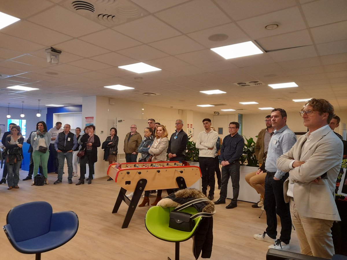 #Evenement 📆 | Moment convivial lors de notre Apéro Réso chez <a href="/Mismocommunity/">Mismo</a> ! 🥂
Merci aux #entrepreneurs présents et à nos partenaires 🤝
<a href="/AG2RLAMONDIALE/">AG2R LA MONDIALE</a> @hmutuelleBanque <a href="/bpgrandouest/">Banque Populaire Grand Ouest</a>  @VolvoCarFR AXLO AVOCATS <a href="/CreditMutuel/">Crédit Mutuel</a> <a href="/CCINantes/">CCI Nantes St Nazaire</a>