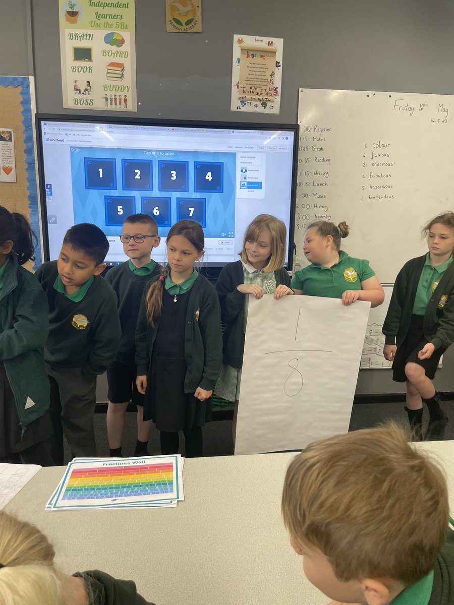Mimram_WPA's tweet image. In maths lesson this morning we used cake to help us compare fractions!! We had to decide if we would rather a piece of cake that had been cut into quarters or a piece of cake that had been cut into eighths. I know which I would rather!! #WatersideMaths #funfractions