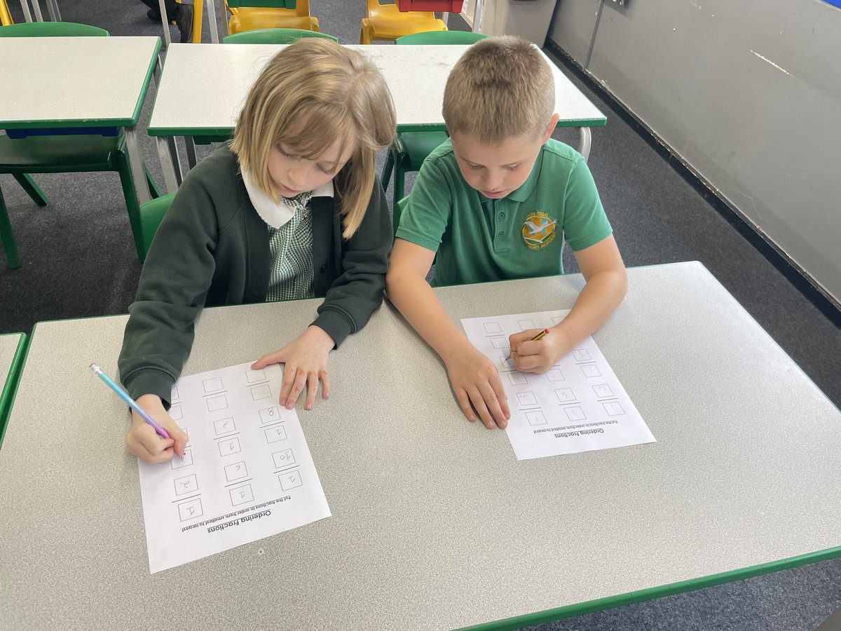 Mimram_WPA's tweet image. In maths lesson this morning we used cake to help us compare fractions!! We had to decide if we would rather a piece of cake that had been cut into quarters or a piece of cake that had been cut into eighths. I know which I would rather!! #WatersideMaths #funfractions