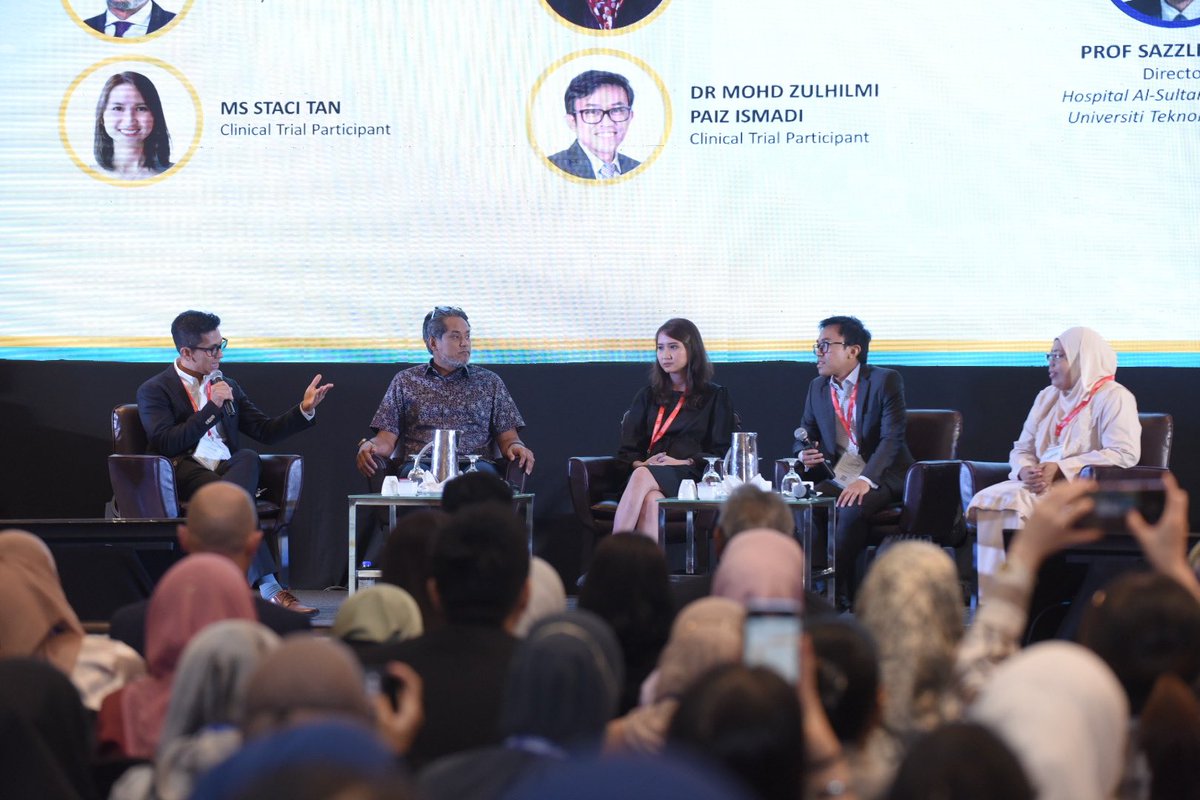 CRM is thankful to have Former Minister of Health, Mr Khairy Jamaluddin and fellow clinical trials participants for an insightful Patient Engagement session at CRM Trial Connect 2023!

#CRMTrialConnect2023 #ClinicalTrialsDay #CTC2023 #clinicalresearchmy #advancingclinicalresearch