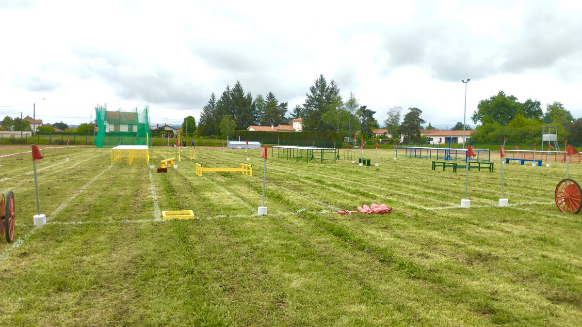 sdis42's tweet image. Tout est prêt pour la sélection départementale du parcours sportif #pssp et des épreuves athlétiques #pompiers @sdis42! On vous attend nombreux demain à @villedefeurs42 pour encourager les athlètes en prévision de la #FINAT2023 qui se déroulera le 1er juillet à @saint_etienne_ !