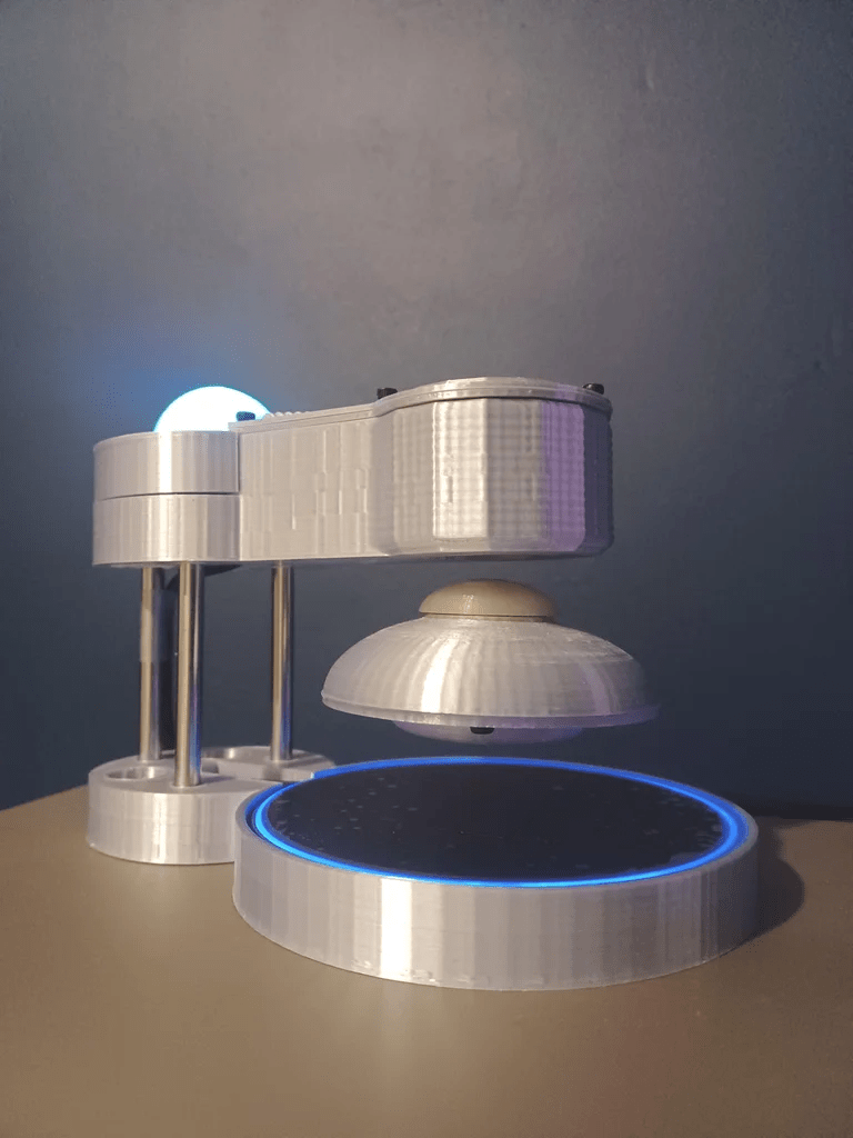 Make your own UFO at home that can hover and flash lights. @instructables 
🤖For more details: instructables.com/Locked-in-Spac…
