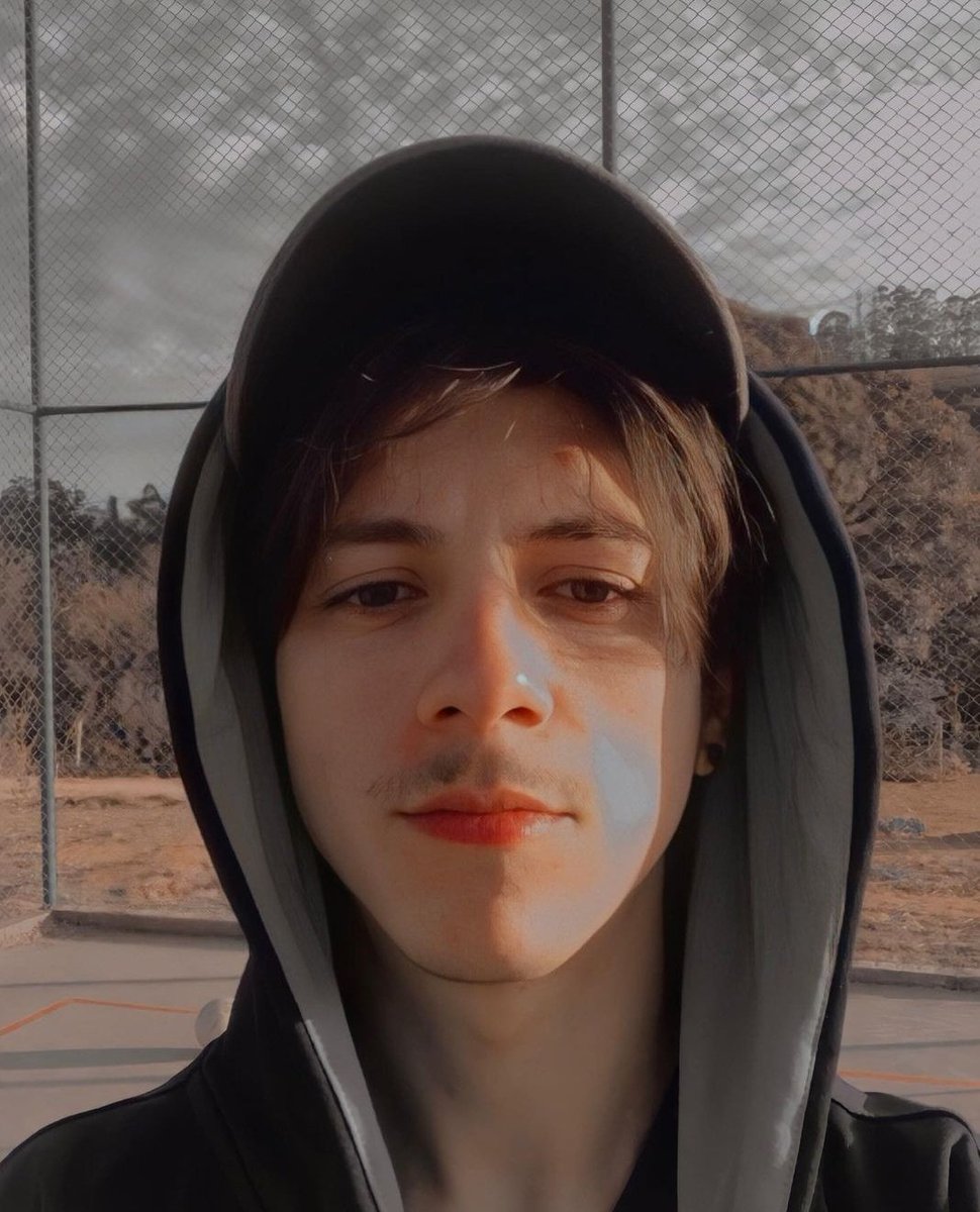 nightmarejozz's tweet image. the tweeter and their favorite movie ☎️😱 #screammovie #scream2