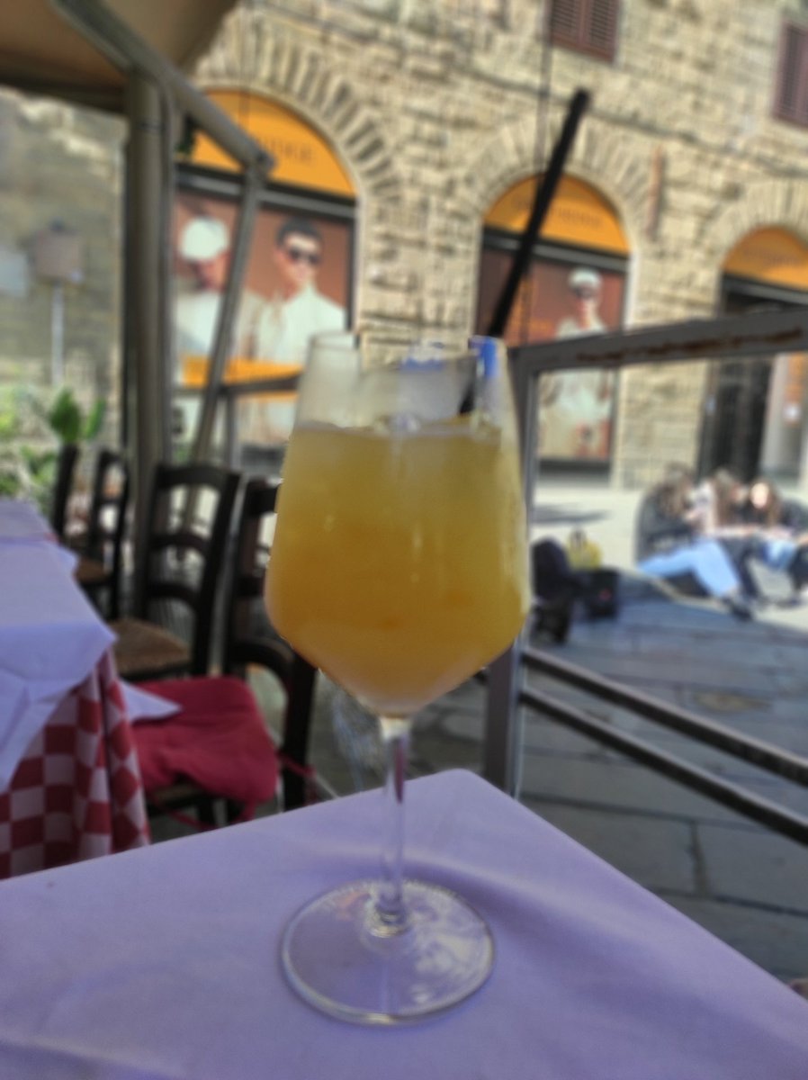 Madame36's tweet photo. En Firenze una mimosa por #Mis50 🍀❤️✈️. https://t.co/dQfRddzJYz