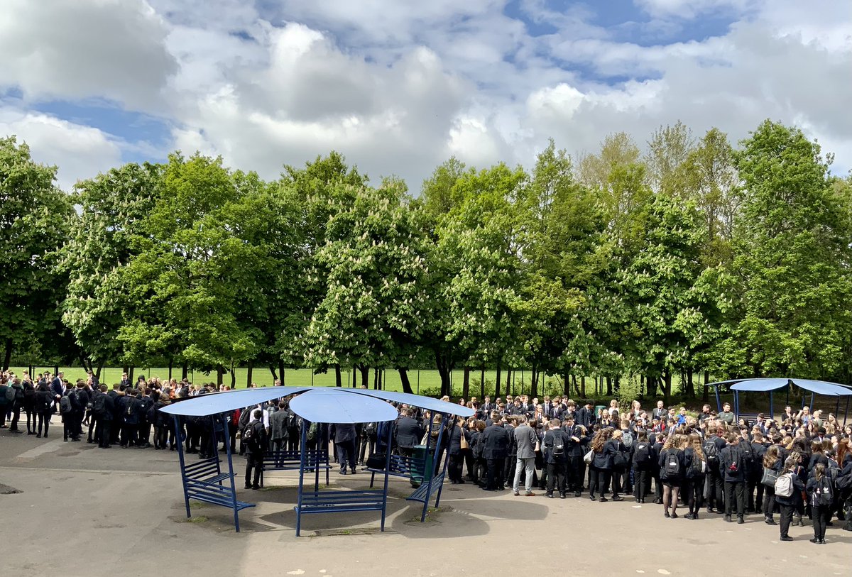 ***GOOD LUCK TO YEAR 11***

This afternoon our school formed a Guard of Honour for our Yr 11s as they completed their final school day before their exams next week. 

A fab group to work with and we wish them every success in the weeks ahead. 

#yourtimetoshine #makeyourselfproud