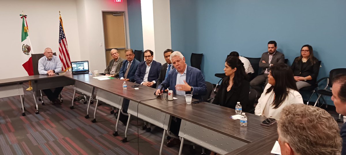 ConsulMexAtn's tweet photo. Ayer la delegación de @GobiernoJalisco creó el Consejo Consultivo en Austin con el fin de identificar oportunidades de innovación, negocios y formación de talentos. Este es el 4to Consejo Consultivo de Jalisco instalado en 🇺🇸 https://t.co/cQQLsVgMwa