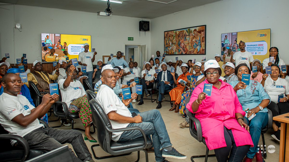 TOLERANCE ZERO A #UNFPA EN #RDC🇨🇩
✅Le staff de #UNFPA autour de <a href="/eugene_kongnyuy/">Eugene Kongnyuy</a> pour dire non à l’Exploitation &amp; Abus sexuel
✅Déclaration de Tolérance zéro à l’Exploitation &amp; Abus Sexuel
✅Remise passeport ZERO TOLERANCE
<a href="/ONURDCongo/">Nations Unies en RD Congo</a> <a href="/UNOCHA_DRC/">OCHA DRC</a> <a href="/UNFPA_ESARO/">UNFPA East and Southern Africa</a> 🙏🏽<a href="/USAIDSavesLives/">USAID's Bureau for Humanitarian Assistance</a>