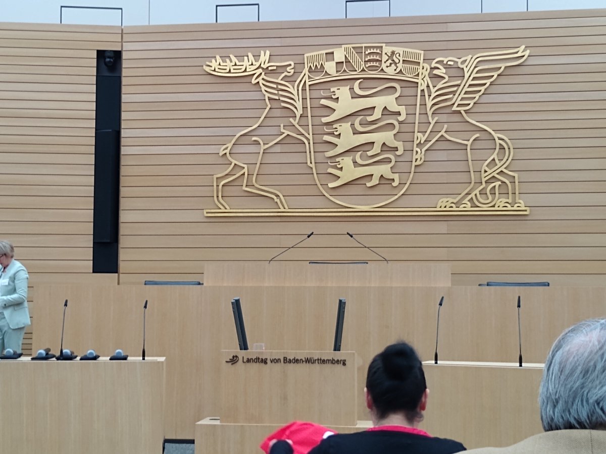 Allein für die Schaukelstühle hat sich die Fahrt zum Landtag schon gelohnt. Ich hoffe, es kommt inhaltlich auch was bei rum... #bildungsgipfel #spd #edubw  #twlz