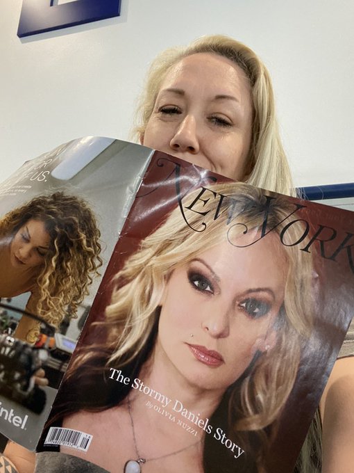 At the airport and picked up the latest reading @stormydaniels https://t.co/72eB2oPvMm