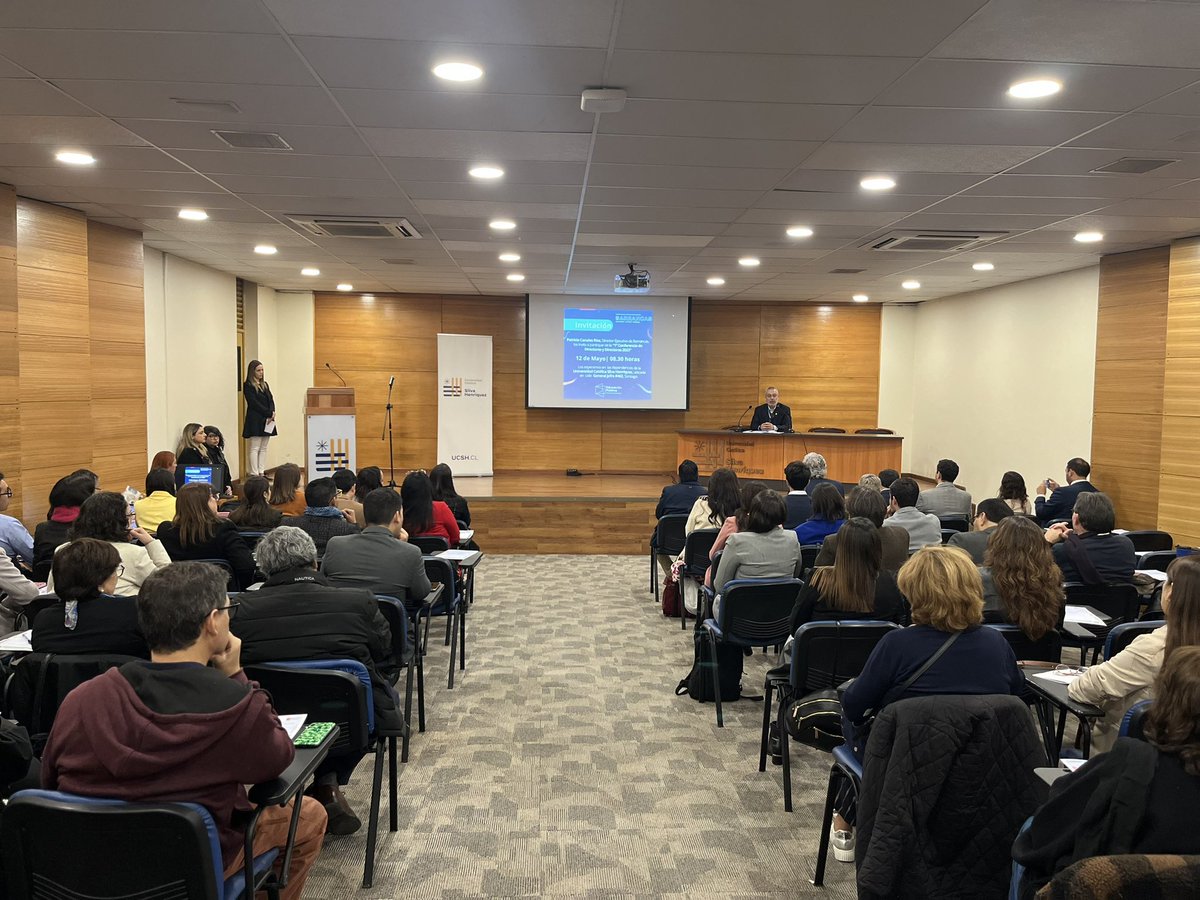 EduPublicaCL's tweet photo. Trabajo en red para el fortalecimiento de la #EducaciónPública y la #ReactivaciónEducativa ✅
Director Jaime Veas, junto al Director Ejecutivo del #ServicioLocal #Barrancas @pacanalesrios, lideran la primera “Conferencia de Directores y Directoras 2023”. https://t.co/jM9UOXHoKI