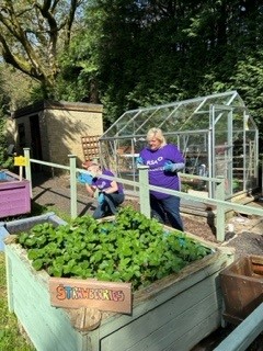 rsagroup's tweet image. Here are some more photos of colleagues in Halifax supporting their local #Skillshop Day Centre in the gardens. A huge thank you to all of our volunteers, we look forward to returning again soon! ❤️ 

#Volunteering #Insurance #Halifax