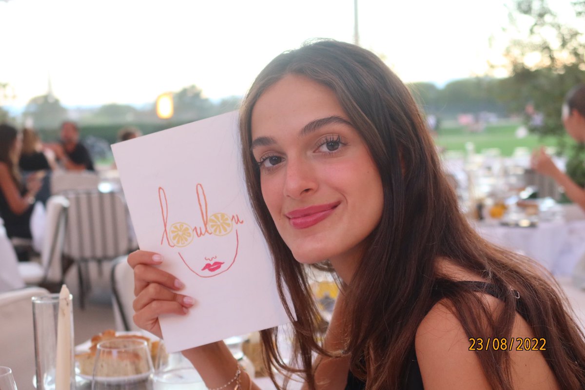 UmHatem10's tweet photo. Ouwwwa
You’re a superstar ❤️ I love you our talented Loulwa ❤️❤️ 
بحبك 
#2023AUgrad https://t.co/T1XwwsAycb