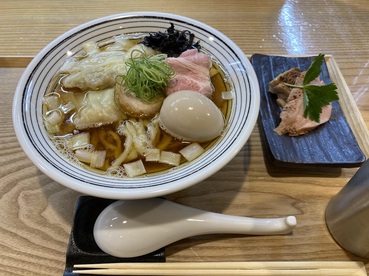 kensuke1001's tweet photo. 麺道 千鶏@上田市神畑にて「特製煮干し中華そば」を♪
まさかの待ち無しで、吸い込まれました。
昨年の2月ぶり。
上品に香る煮干しのスープ。想像以上にぶりんぶりんの麺。特製はほんと贅沢。 https://t.co/Pl1ajYRbkF