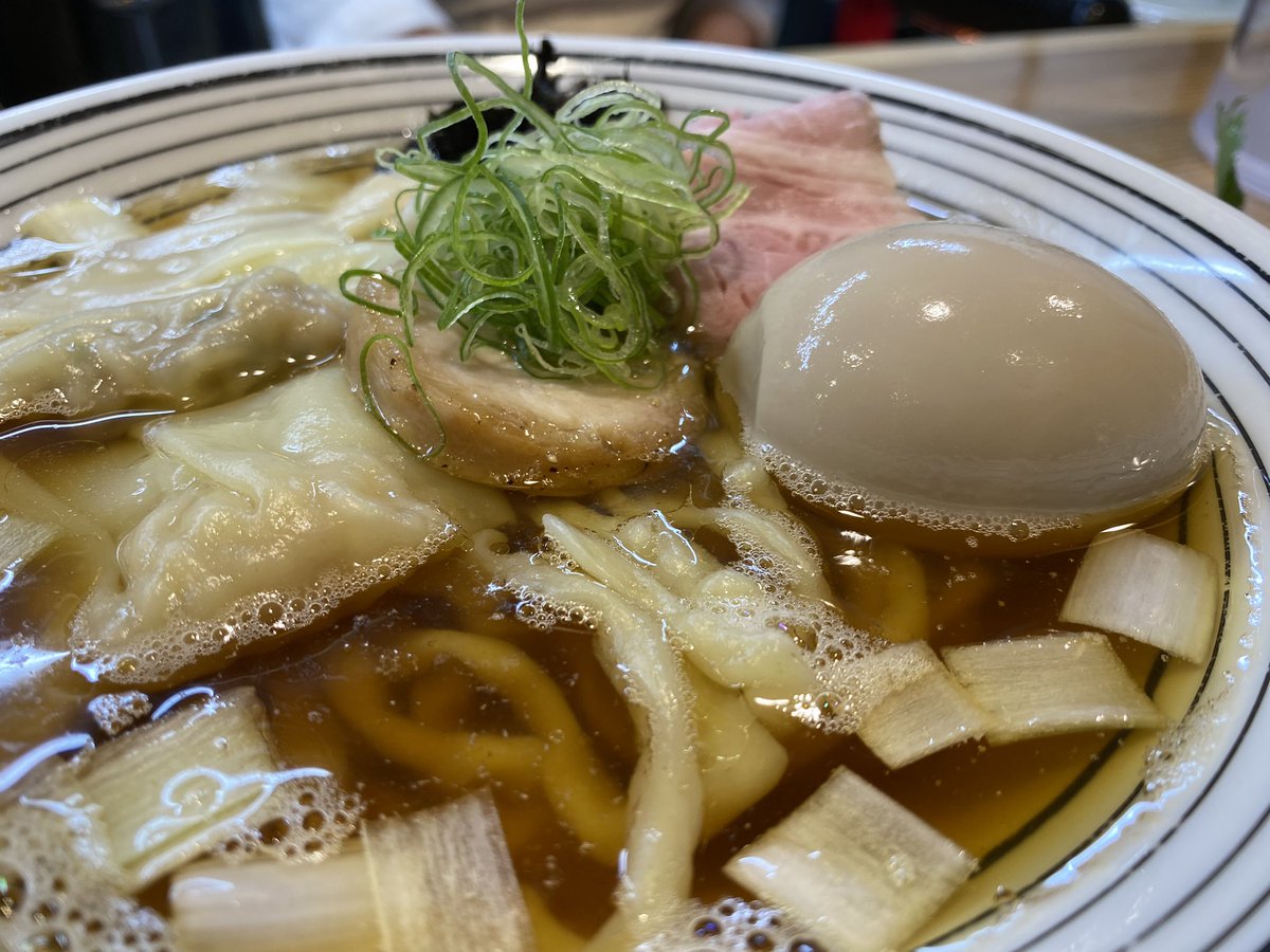 kensuke1001's tweet photo. 麺道 千鶏@上田市神畑にて「特製煮干し中華そば」を♪
まさかの待ち無しで、吸い込まれました。
昨年の2月ぶり。
上品に香る煮干しのスープ。想像以上にぶりんぶりんの麺。特製はほんと贅沢。 https://t.co/Pl1ajYRbkF