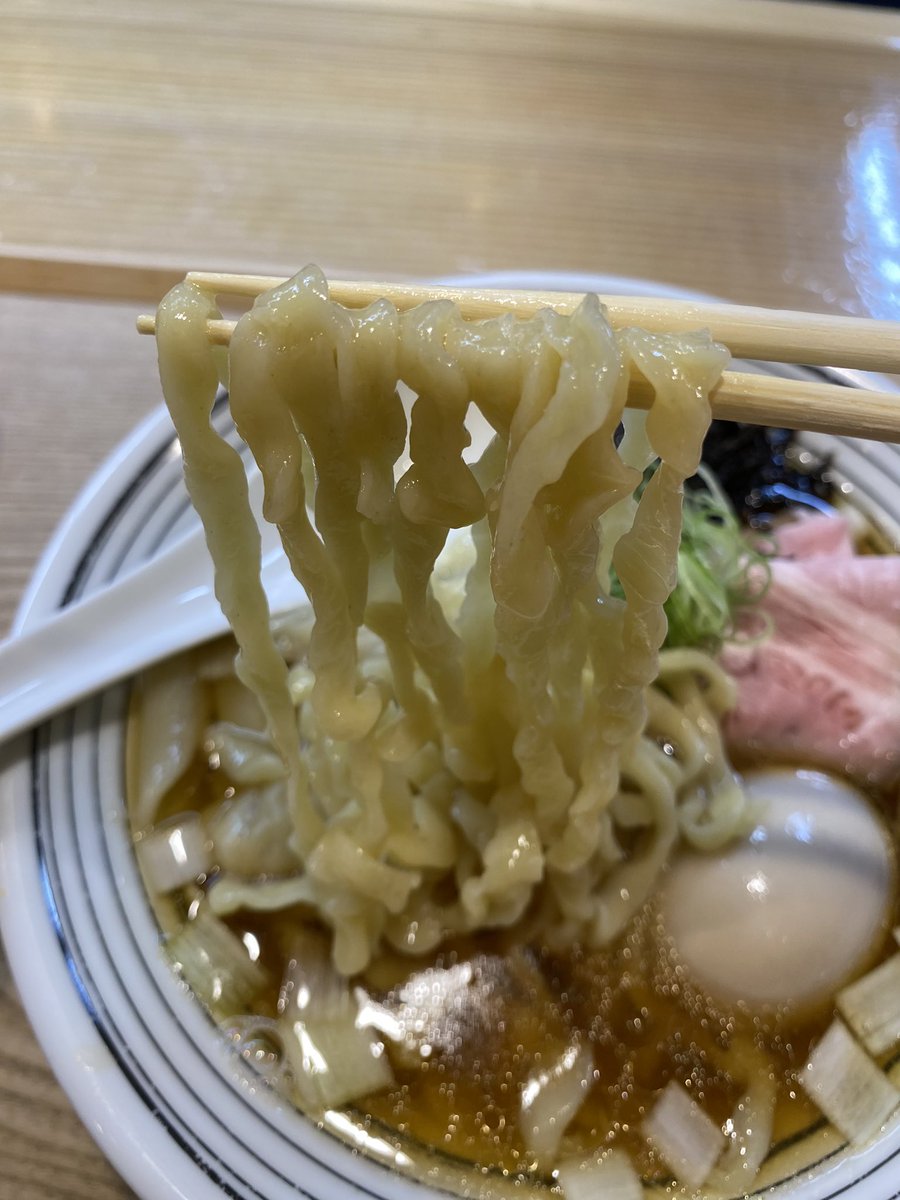 kensuke1001's tweet photo. 麺道 千鶏@上田市神畑にて「特製煮干し中華そば」を♪
まさかの待ち無しで、吸い込まれました。
昨年の2月ぶり。
上品に香る煮干しのスープ。想像以上にぶりんぶりんの麺。特製はほんと贅沢。 https://t.co/Pl1ajYRbkF