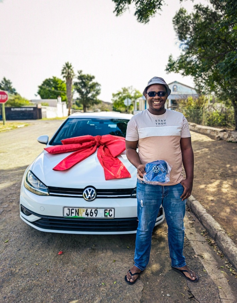 QueenstownVW's tweet photo. Congratulations, Mr M Bekeer, on your Golf 1.0 TSI 81KW. We wish you many incredible km's of driving in your exciting Golf TSI. Delivered by Mervyn Simons, 
New Sales: New International Sales Executive

#kelston #vw #vwgolf #whereyoubelong https://t.co/POzuBH3FwR https://t.co/aS3nYmvHnx
