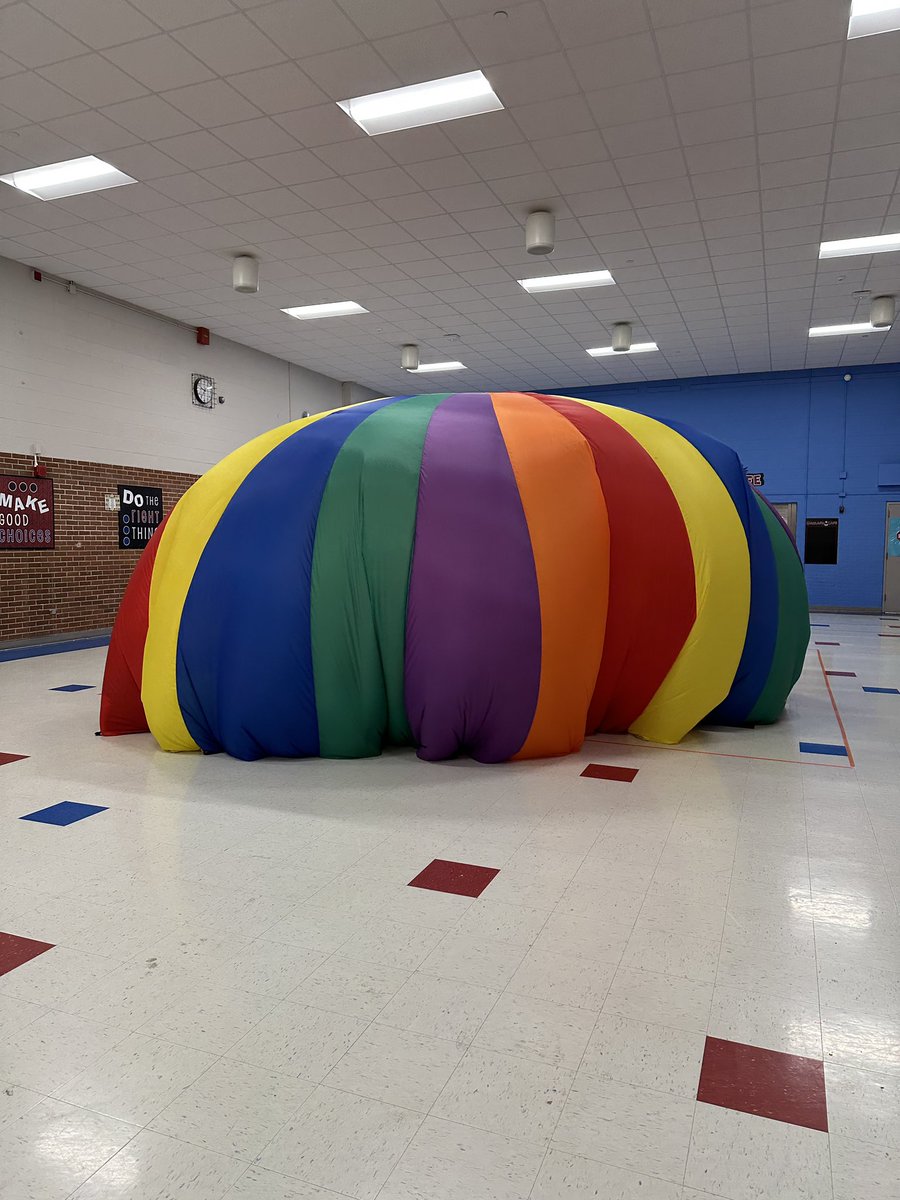 LBurns_AP's tweet photo. It’s parachute day!! Love the laughs and excitement coming from our gym #D34ALLIn https://t.co/PAxjuQPsAI