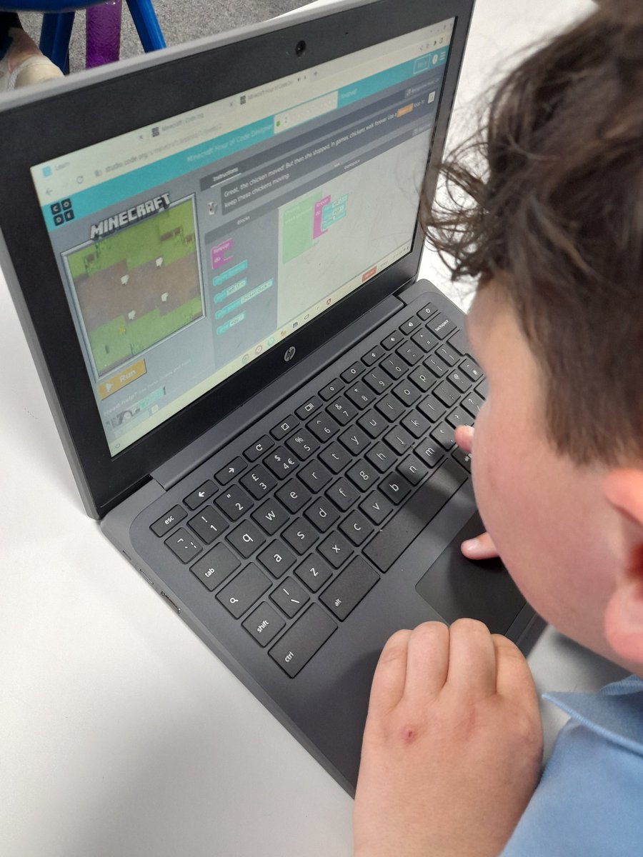 MGLWorld_Neil's tweet photo. This afternoon @GSPSChina and @GSPSJapan have been completing coding activities.   #GSPScomputing https://t.co/G8pdOfpvdB