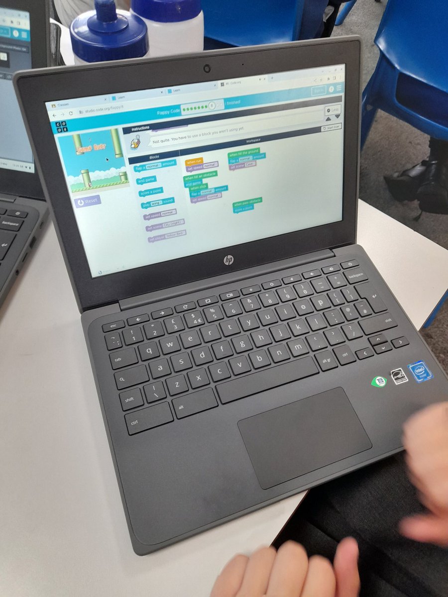 MGLWorld_Neil's tweet photo. This afternoon @GSPSChina and @GSPSJapan have been completing coding activities.   #GSPScomputing https://t.co/G8pdOfpvdB