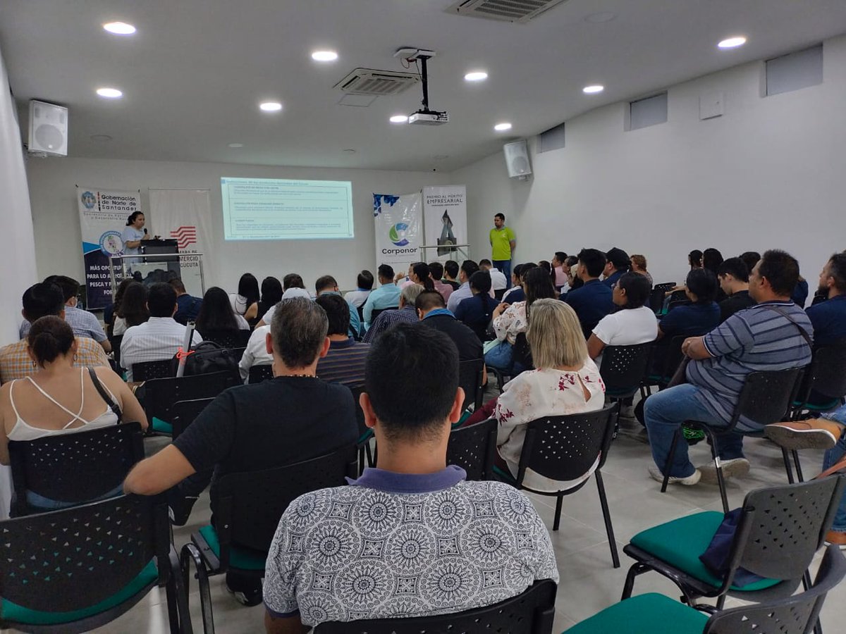 CORPONOR's tweet photo. #EsNoticia la capacitación que con el apoyo de @unisimoncucut, la @cccucuta y @GoberNorte, le ofrecimos a productores agrícolas del departamento, para que conozcan las actividades que deben cumplir para la obtención del registro @invimacolombia. 

#DeLaManoConLasComunidades. https://t.co/8aPNgqNb7d