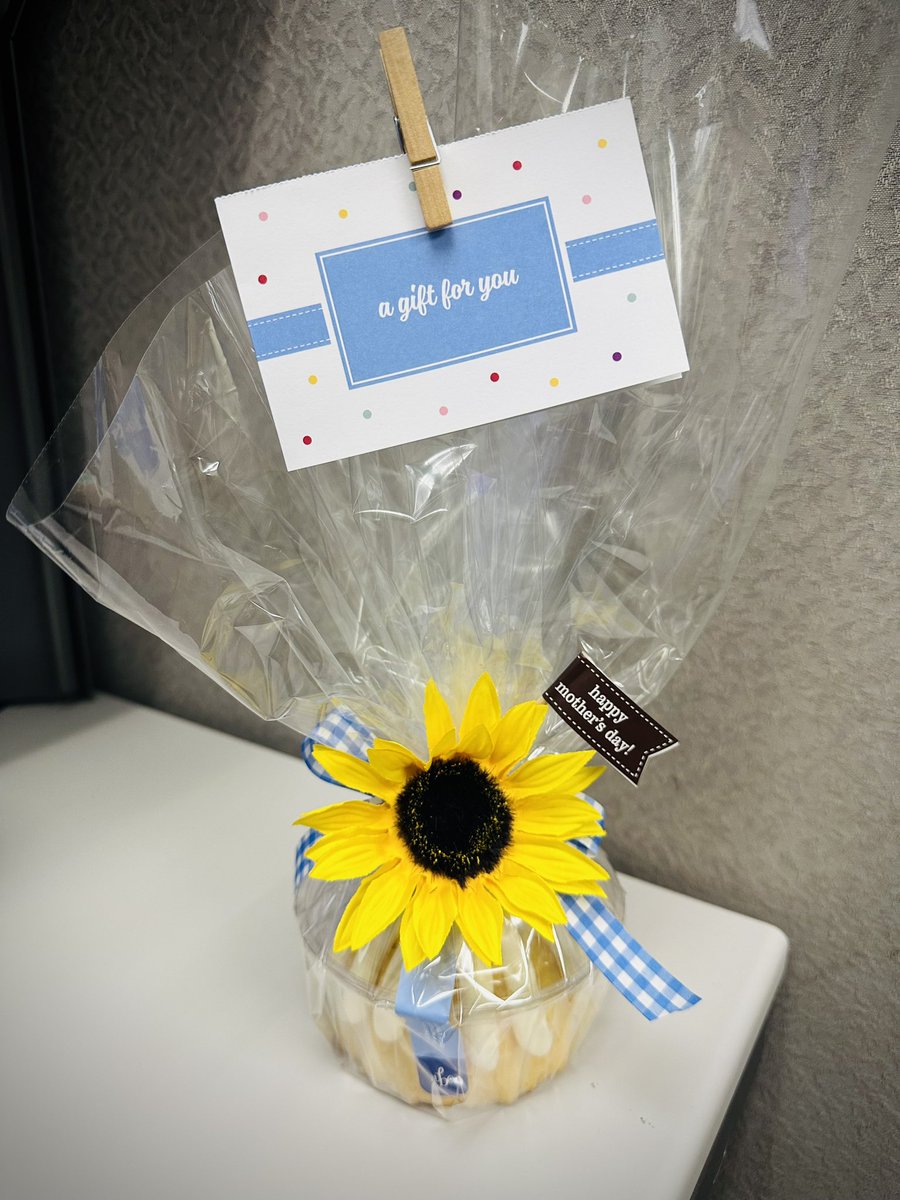 randeepkMD's tweet photo. Feeling happy to receive such a thoughtful, and tasty, treat for Mother’s Day from our wonderful Division Chief! @MaugarMD https://t.co/ZKz2i3d1mK
