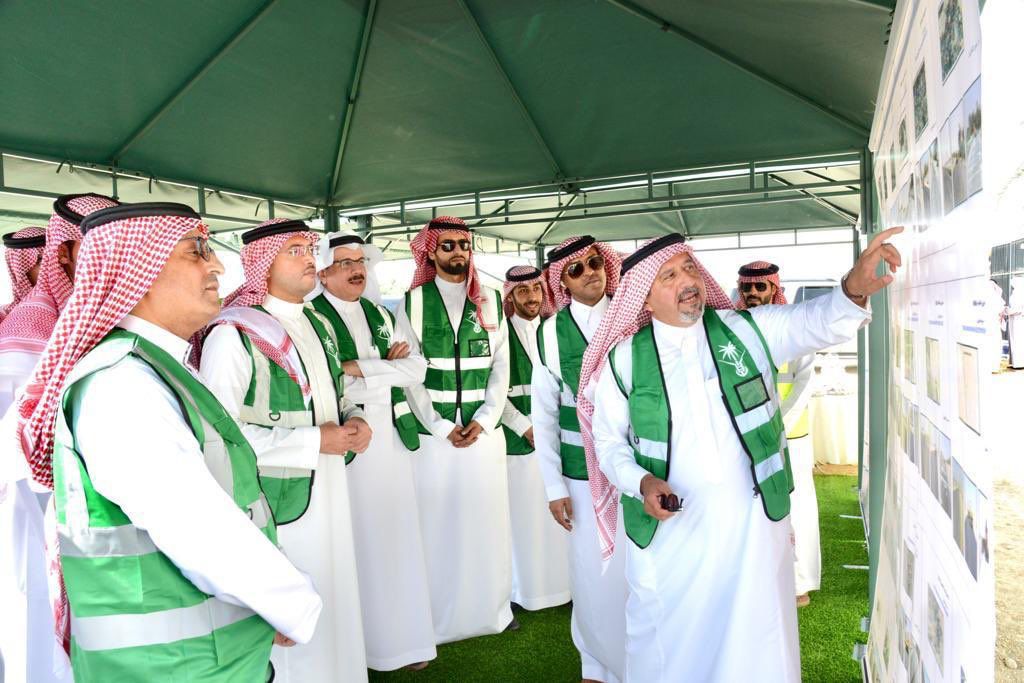 TalatHafiz's tweet photo. البضائع في رحلاتها بين ميناء الملك عبدالعزيز بالدمام والميناء الجاف بالرياض وزيادة الطاقة التشغيلية لقطارات البضائع.
وسيدعم إنجاز المشروع مستهدفات الإستراتيجية الوطنية للنقل والخدمات اللوجستية.
#سعود_بن_طلال_عام_من_العطاء https://t.co/UHPPerlHGb