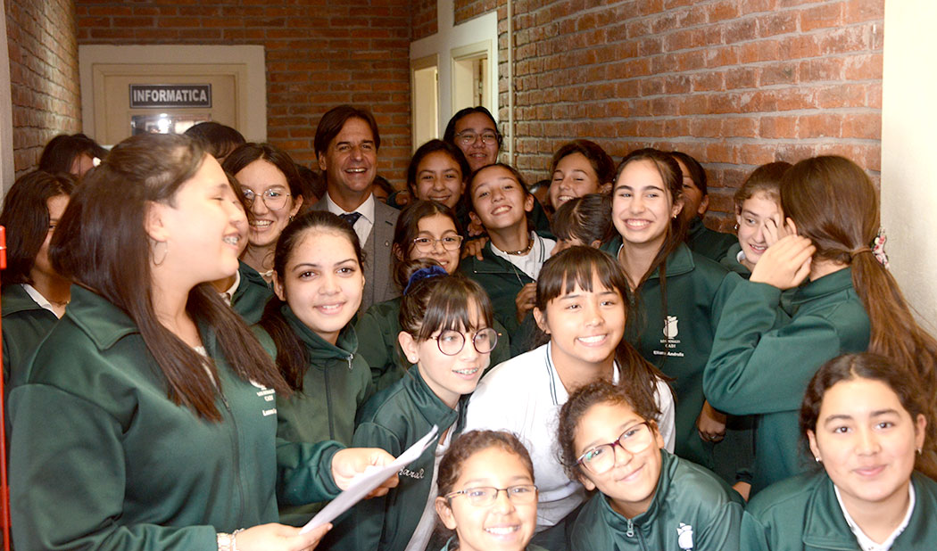 Cuestor23's tweet photo. Muy destacable el gesto del empresario argentino Marcos Galperin, fundador de Mercado Libre que financió la obra de la escuela Impulso y se hará cargo de su operativa, “al menos por diez años”. Educación privada, gratuita y de calidad para alumnos carenciados. Felicitaciones! https://t.co/Ukq76Hjjqj